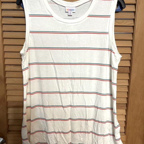 NWT Lularoe Cocoa top sz Medium - Picture 1 of 3